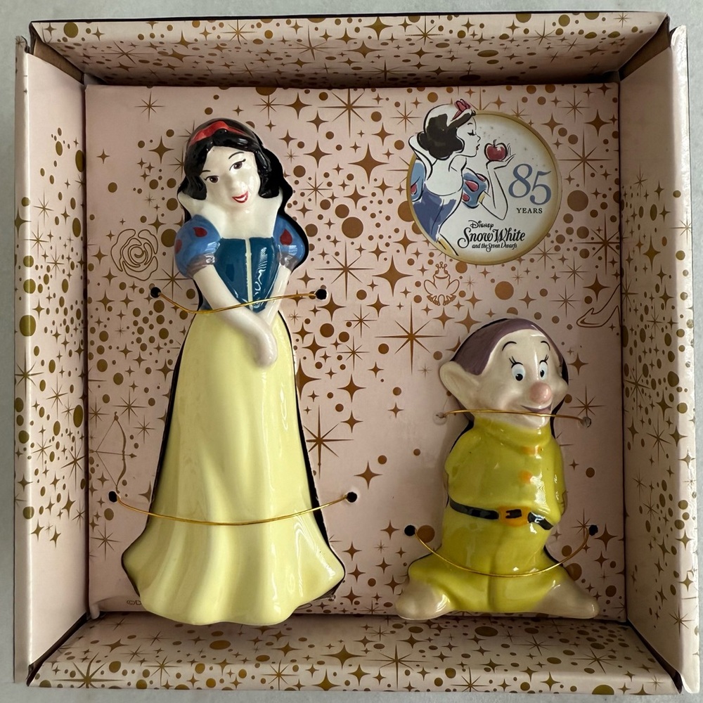 Disney Snow White and Dopey salt and pepper shakers NIB